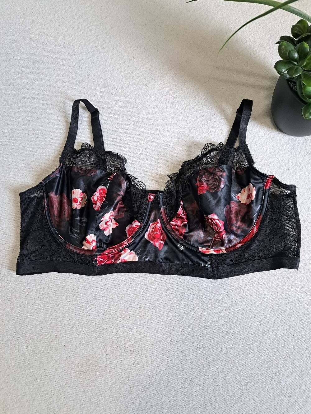 Torrid Curve Floral Satin Lace Underwire Bra Black Red Torrid Size 2 Feminine